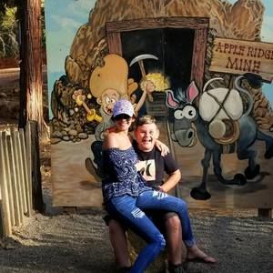 Meet your Posher, Becky